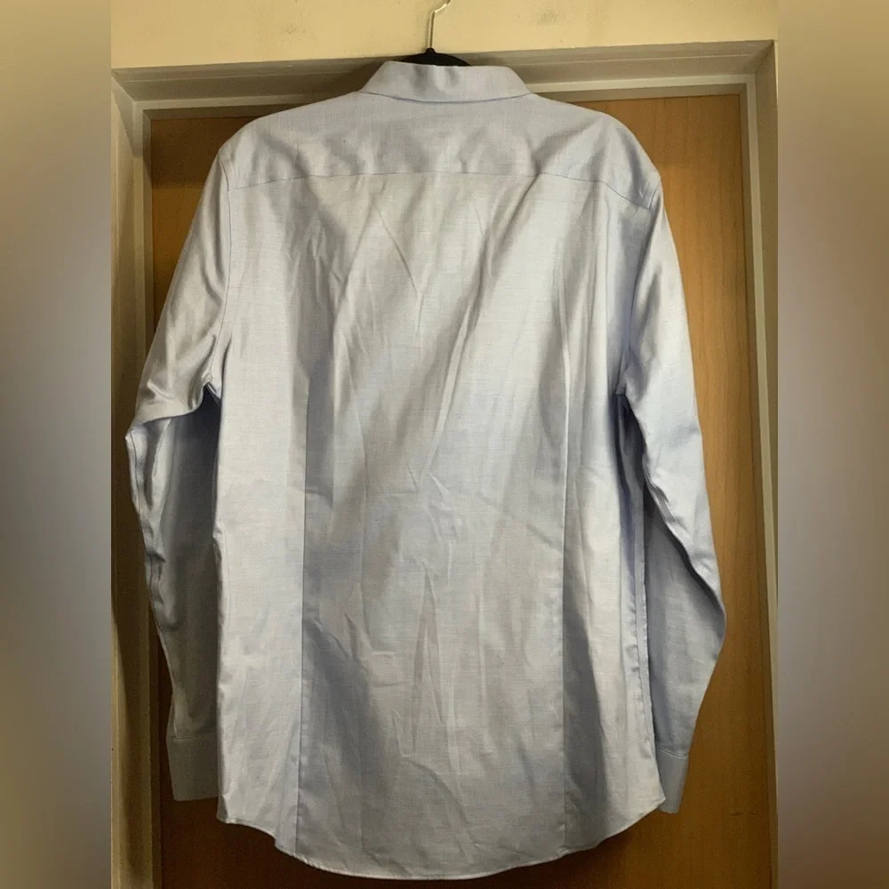 Banana Republic 100% Cotton Men's Light Blue Collared Buttonup Shirt. Size-Large